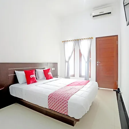 Oyo 90859 Cahaya Guest House
